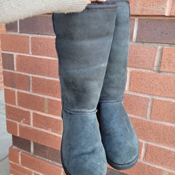 Shoes - Women's Size 11 Charcoal Uggs